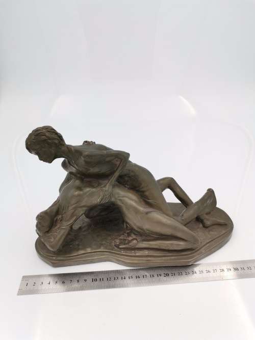 BEAUTIFUL HIGHLY DETAILED SCULPTURE SIGNED BY ARTIST LE RON 30CM LARGE!!!!