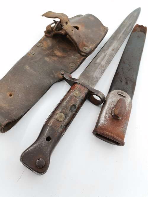 ANTIQUE WW2 BRITISH  BAYONET WITH SCABBARD  42CM TALL WITH MARKINGS!!!