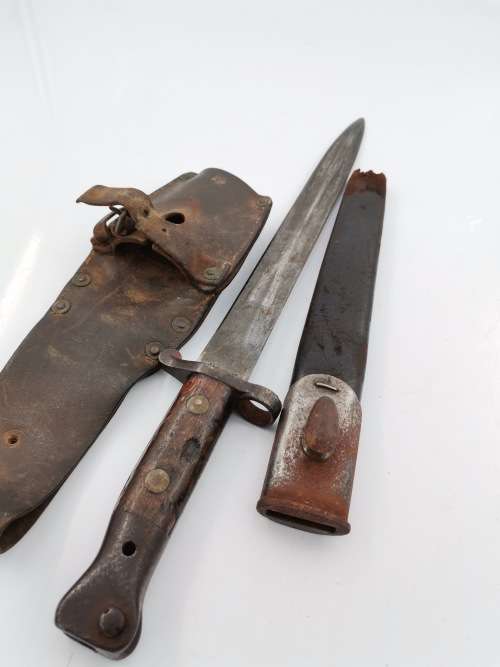 ANTIQUE WW2 BRITISH  BAYONET WITH SCABBARD  42CM TALL WITH MARKINGS!!!
