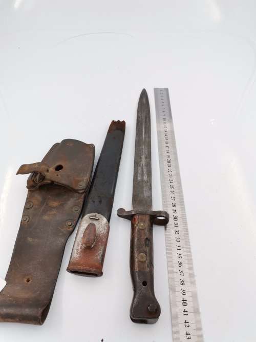 ANTIQUE WW2 BRITISH  BAYONET WITH SCABBARD  42CM TALL WITH MARKINGS!!!