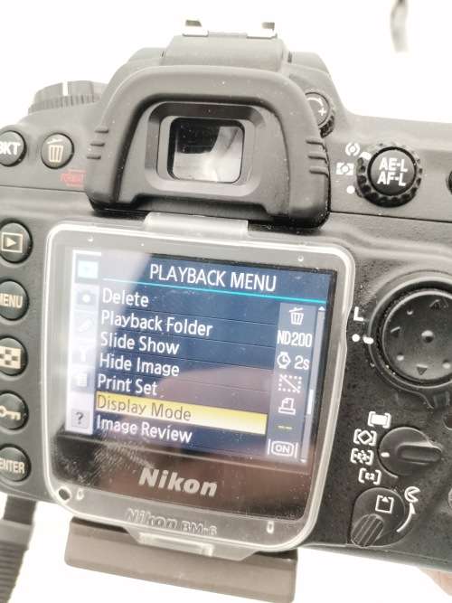 NIKON D2000 CAMERA WORKING COMPLETE WITH CHARGER AND LENSE PLEASE NOTE THE BATTERY COVER IS LOSE!!!