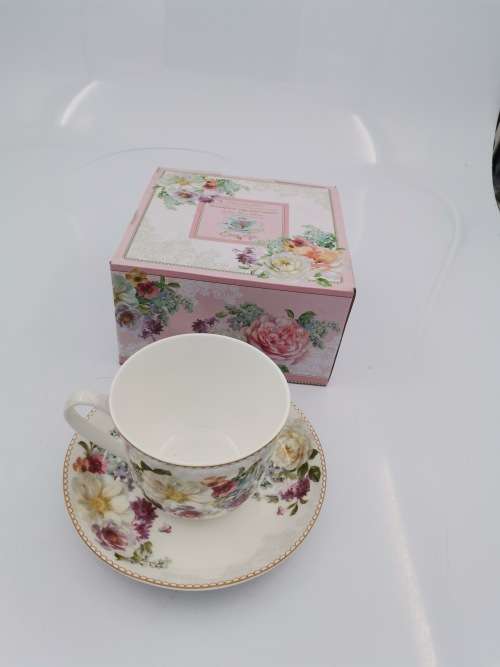 BEAUTIFUL FINE BONE CHINA SET!!!