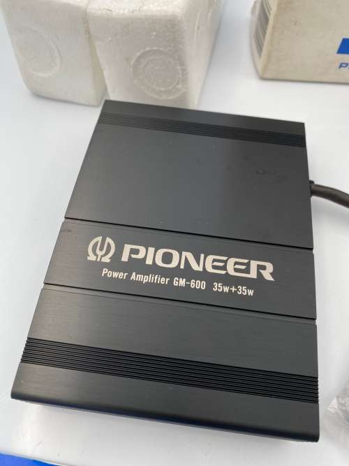 PIONEER GM 600 amplifier not tested looks new inside box !!!!
