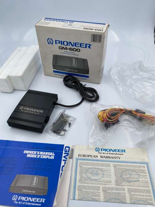 PIONEER GM 600 amplifier not tested looks new inside box !!!!