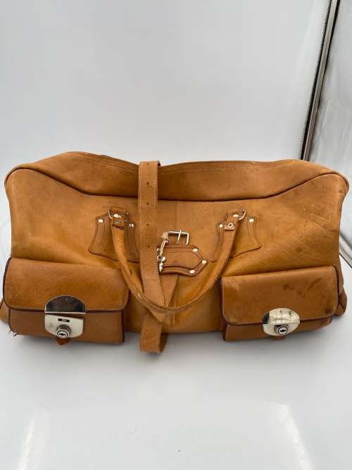 MASSIVE VINTAGE LEATHER TRAVEL BAG MADE IN ENGL WITH SERIAL NUMBERS !!!!!