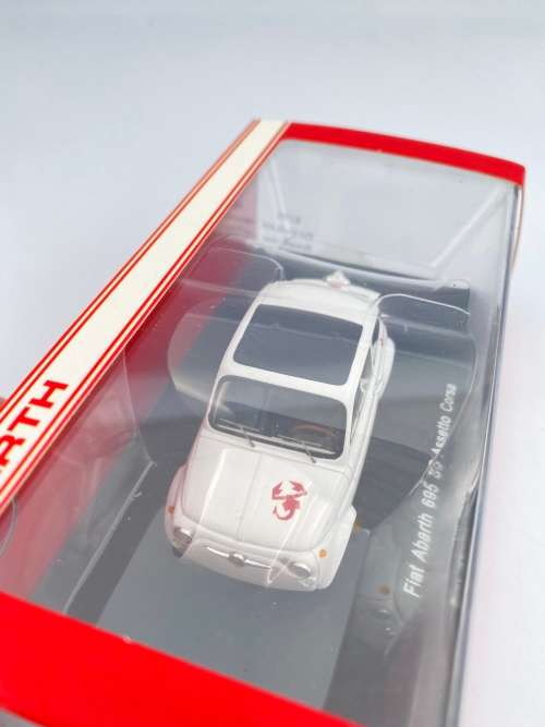 FIAT ABARTH 695 scake 1:43 Sparkmodels!!!