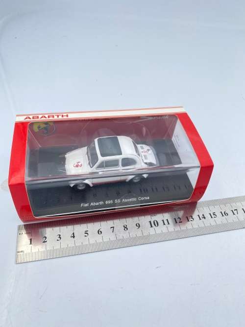 FIAT ABARTH 695 scake 1:43 Sparkmodels!!!