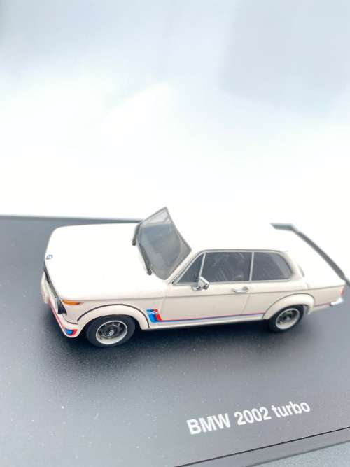 RARE BMW 2002 TURBO COLECTORS PIECE IN BMW BOX SVSKE 1:43!!!!