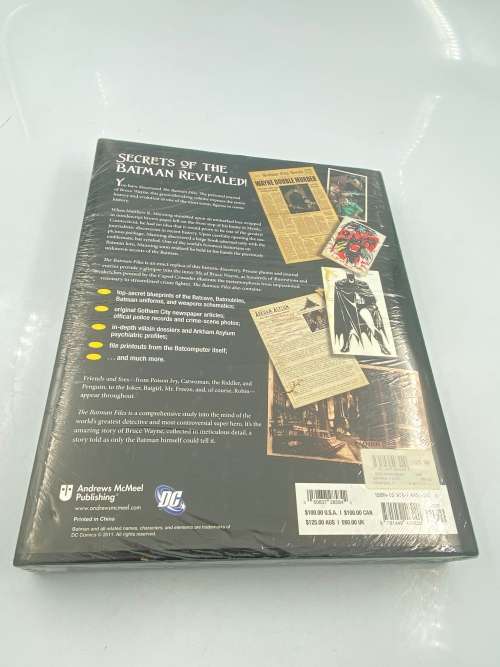 SEALED LARGE BOOK THE BATMAN FILES !!!!