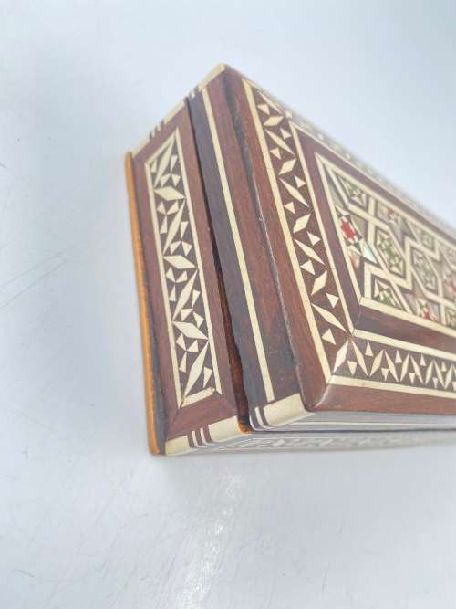 BEAUTIFUL WOODEN HIGHLY DETAILED INLAYS BOX