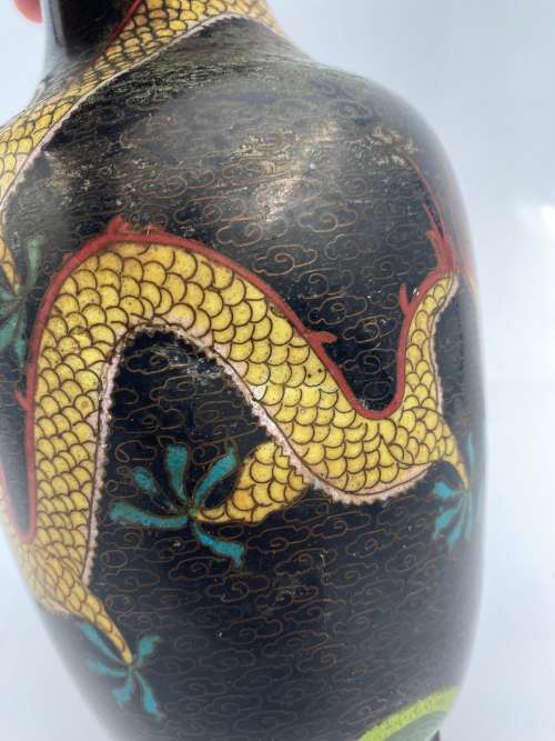 25CM TALL CLASON DRAGON VASE HAS DAMAGEDS STILL A STUNNING PIECE AS SEEN ON PICTURES !!!!