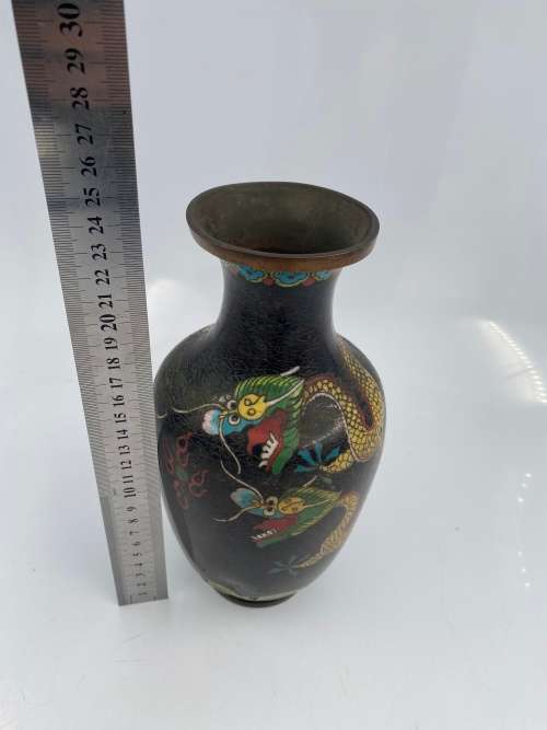 25CM TALL CLASON DRAGON VASE HAS DAMAGEDS STILL A STUNNING PIECE AS SEEN ON PICTURES !!!!