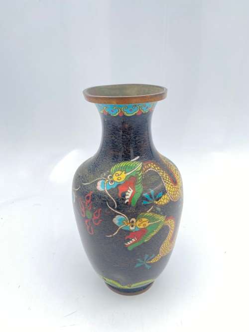 25CM TALL CLASON DRAGON VASE HAS DAMAGEDS STILL A STUNNING PIECE AS SEEN ON PICTURES !!!!
