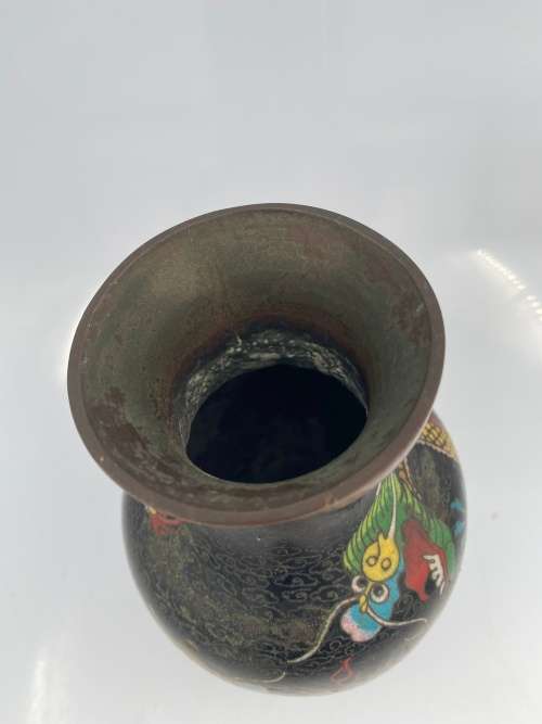 25CM TALL CLASON DRAGON VASE HAS DAMAGEDS STILL A STUNNING PIECE AS SEEN ON PICTURES !!!!