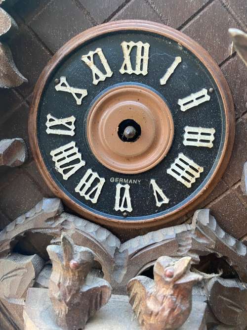 LARGE VINTAGE GERMANY CUCKOO CLOCK NOT TESTED AS SEEN ON PICTURES!!!!