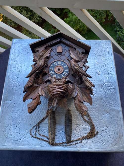 LARGE VINTAGE GERMANY CUCKOO CLOCK NOT TESTED AS SEEN ON PICTURES!!!!