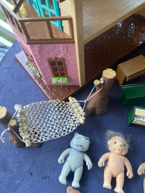 LARGE COLLECTION OF SYLVANIAN FAMILIES BID FOR ALL !!!