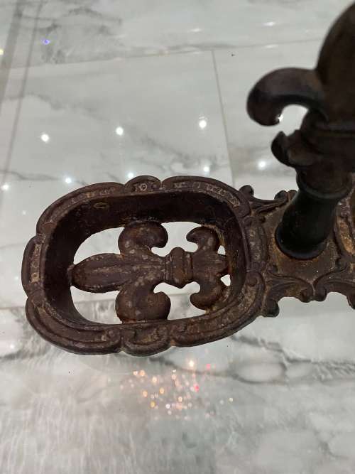 CAST IRON DISPLAY PIECE!!