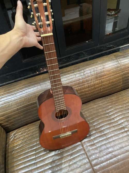 YAMAHA G-55A GUITAR HAS SCRATCHES SHOWN ON PICTURES!!!!!