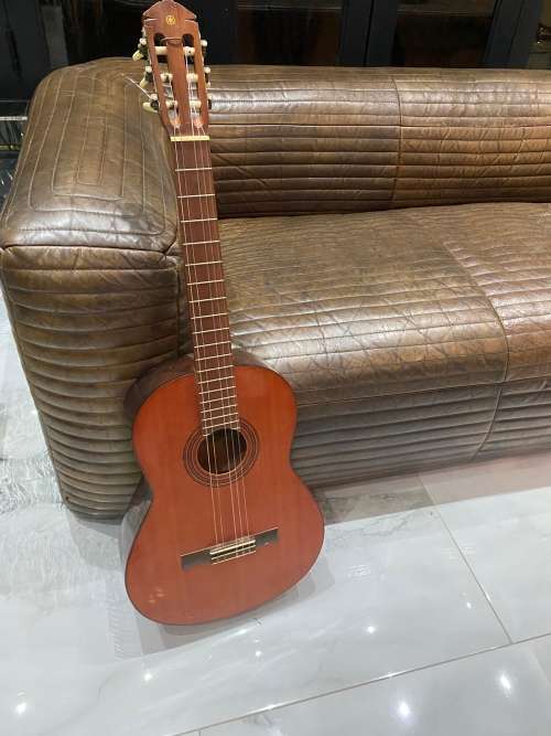 YAMAHA G-55A GUITAR HAS SCRATCHES SHOWN ON PICTURES!!!!!
