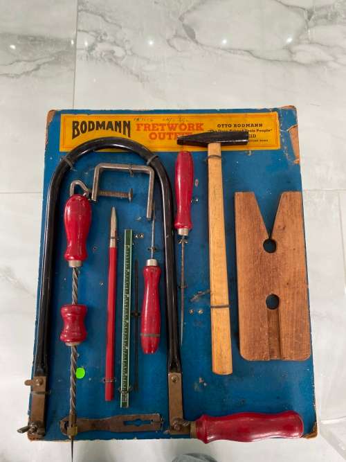 RARE VINTAGE TOOL SET ON CARD !!!!