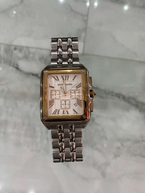 PIERRE CARDIN MENS WATCH NEEDS NEW BATTERY !!!
