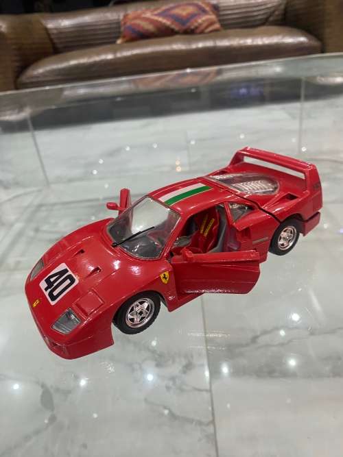 DIE CAST FERRARI F40 1987 SCALE 1:24!!!