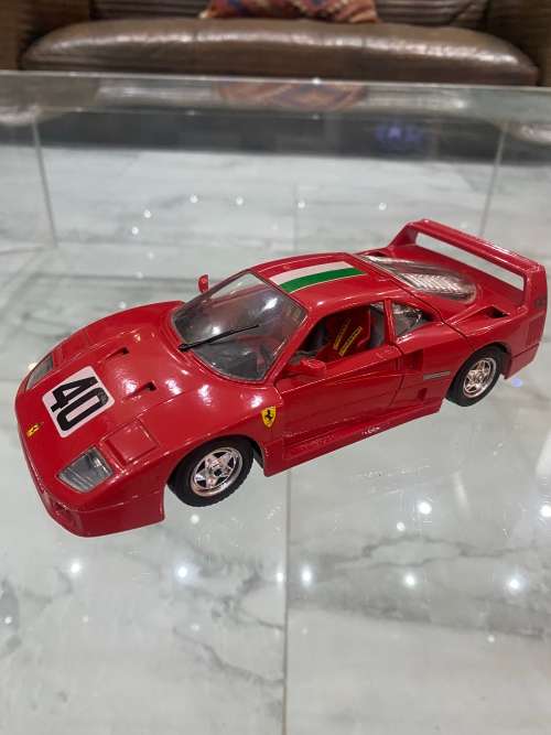 DIE CAST FERRARI F40 1987 SCALE 1:24!!!