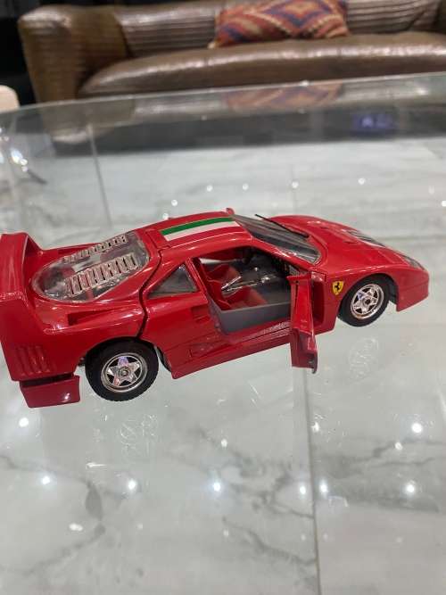 DIE CAST FERRARI F40 1987 SCALE 1:24!!!