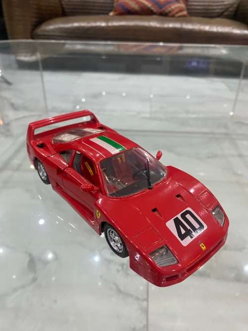 DIE CAST FERRARI F40 1987 SCALE 1:24!!!