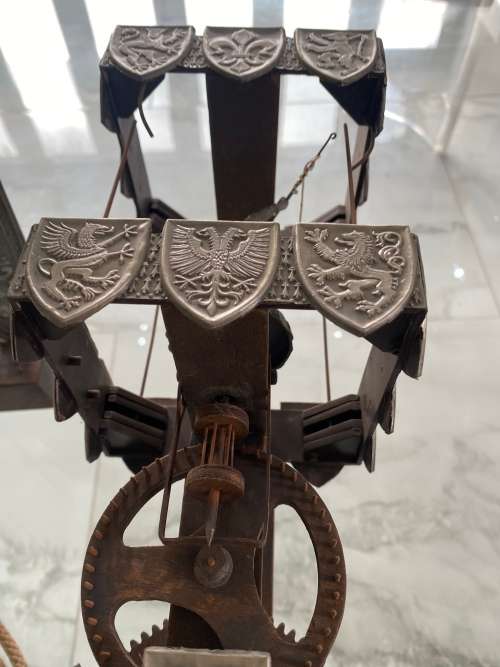RARE MASSIVE MEDEVIL KNIGHTS CLOCK FOR DISPLAY WITH WEIGHTS SUPER COOL!!!