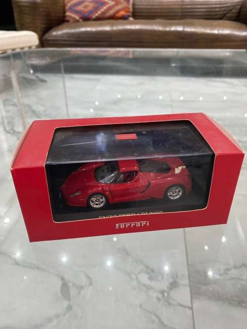 FERRARI ENZO 2002 DIE CAST SCALE 1:24 !!!