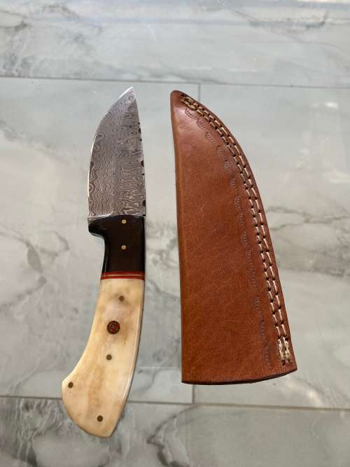 BEAUTIFUL KNIFE IN LEATHER POUCH 22CM TALL !!!