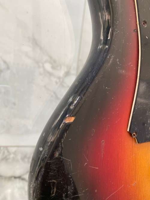 VINTAGE PRESIDENT GUITAR IN BAD CONDITION NEEDS TO BE RESTORED OR FOR SPARES !!!
