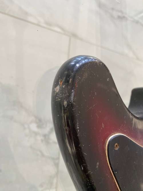 VINTAGE PRESIDENT GUITAR IN BAD CONDITION NEEDS TO BE RESTORED OR FOR SPARES !!!