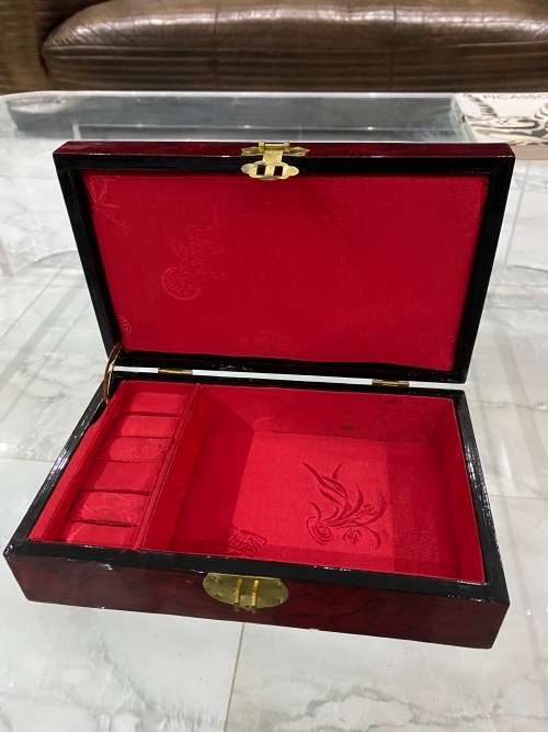 BEAUTIFUL CORKSCREW JEWELLERY BOX !!!