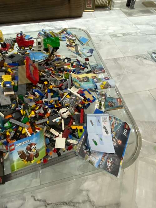 MASSIVE COLLECTION OF LEGOS IN BOX WITH MANUALS WEIGHT 9.65kg WITH CONTAINER BID FOR ALL !!!!
