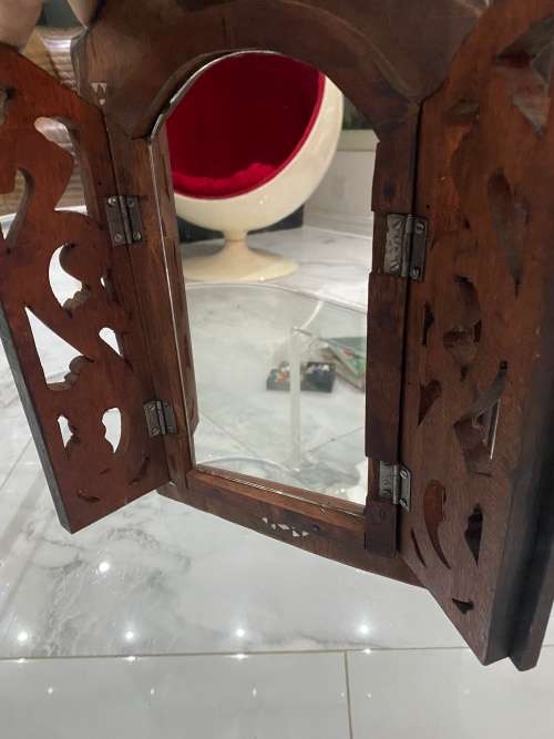 Beautiful wooden mirror 34cm tall !!!
