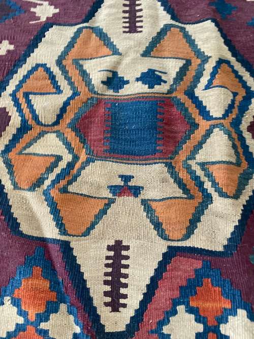 LARGE 2,8meters x 1,4meters Beautiful carpet