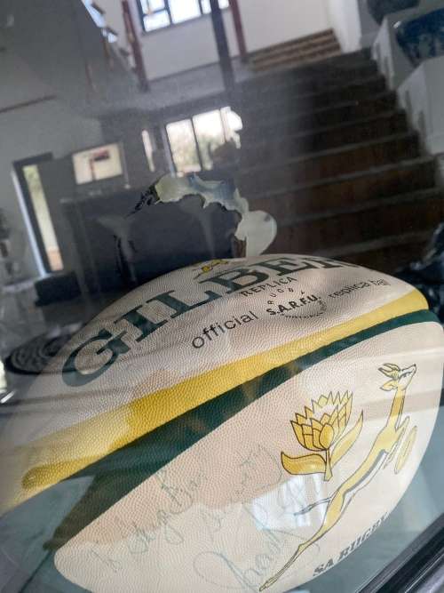 SIGNED SPRINGBOK BALL IN CASE !!!