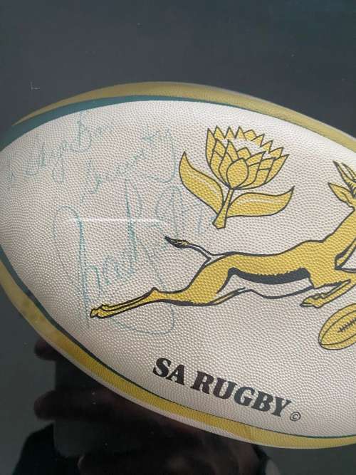 SIGNED SPRINGBOK BALL IN CASE !!!