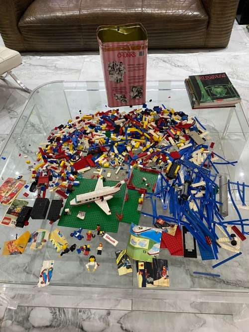 Massive collection of vintage Lego pieces bid for all !!!!
