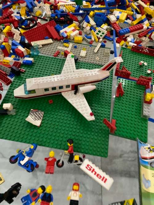 Massive collection of vintage Lego pieces bid for all !!!!
