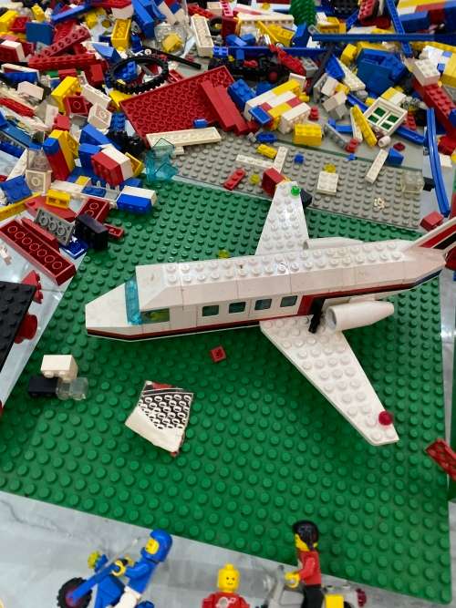 Massive collection of vintage Lego pieces bid for all !!!!