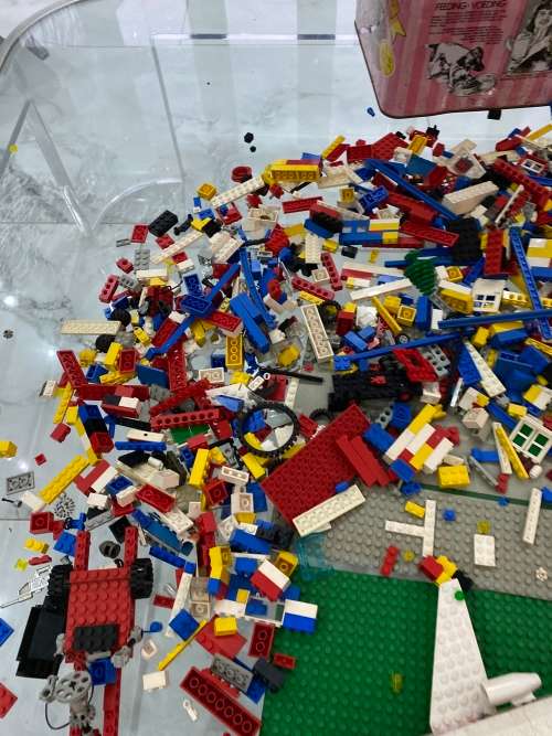 Massive collection of vintage Lego pieces bid for all !!!!