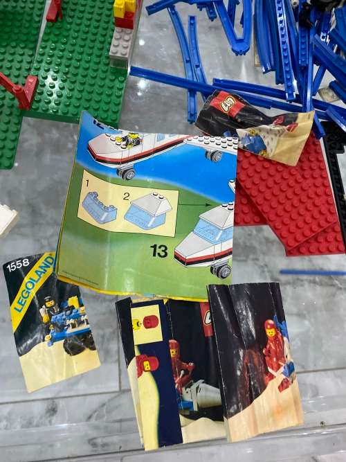 Massive collection of vintage Lego pieces bid for all !!!!
