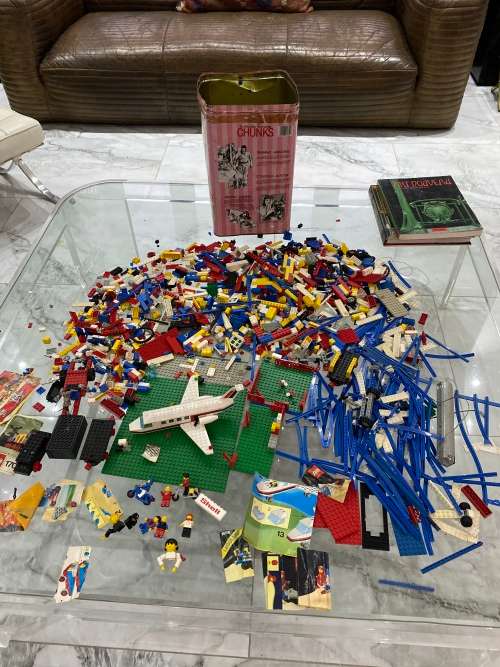 Massive collection of vintage Lego pieces bid for all !!!!