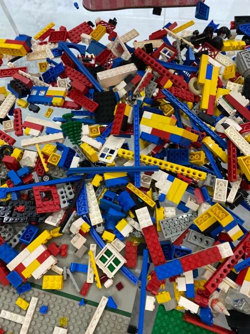Massive collection of vintage Lego pieces bid for all !!!!