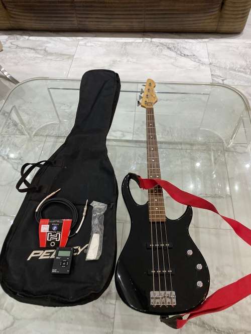 Working Peavey Milestones bxp electrical guitar made in the USA with bag and accessories !!!!