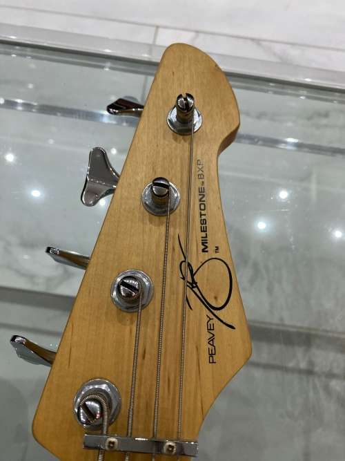 Working Peavey Milestones bxp electrical guitar made in the USA with bag and accessories !!!!